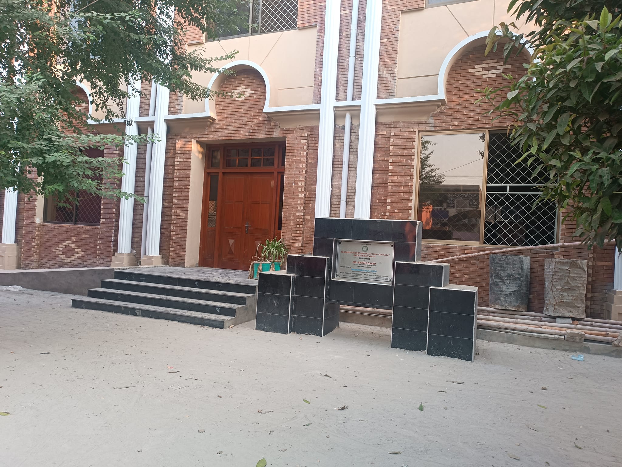 میلسی بار روم کو گرا کر نئے بارروم کی خطیر رقم سےتعمیرات ۔